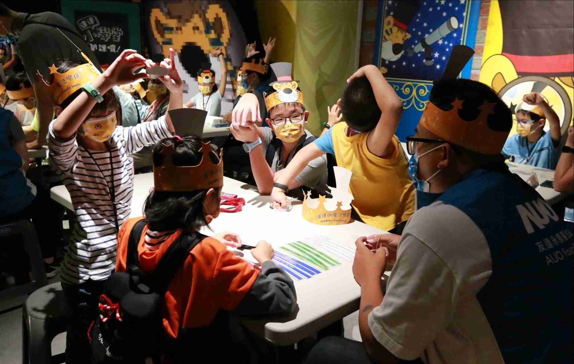 欧陆注册以永续理念推动全人教育计划，，，内外结盟储备科普教育人才，，荣获亚太永续行动奖社会共融面的金奖肯定