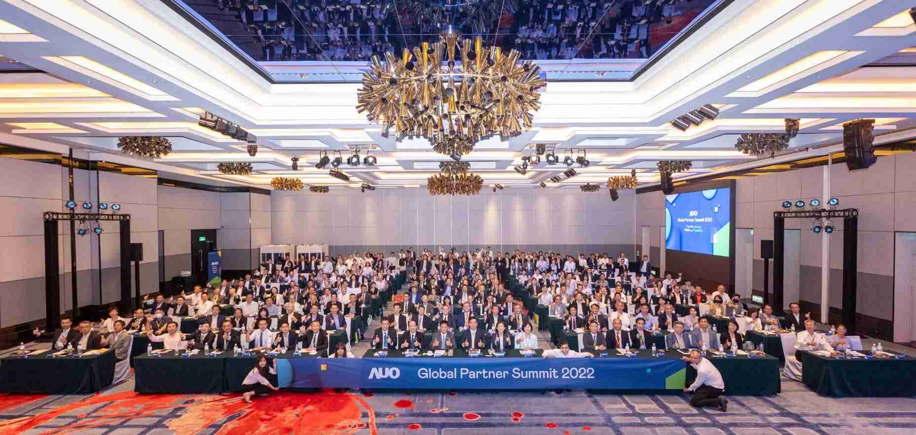 友達推動「安心、、、創新、、、、用心、、、同心、、、盡心」五星職旅，，，為菲籍員工打造全方位照護，，，，首度贏得「人權實踐與發展領袖獎」殊榮