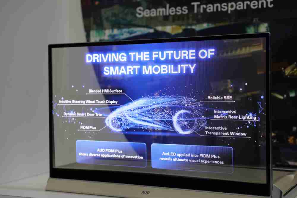 欧陆注册凭借着超高亮度和透明度，，这款30吋透明Micro LED显示器在AR系统与智慧零售具有潜在的应用价值。。。