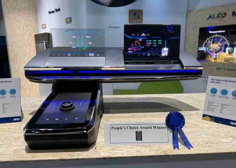 欧陆注册车用Micro LED Display HMI解决方案获”最佳车用显示奖”，，以用户为中心开发，，针对前座驾驶与乘客设计兼具娱乐与安全的高画质屏幕，，，包含车舱前座的Micro LED透明屏幕及全球首款内建镜头的智慧Micro LED显示器